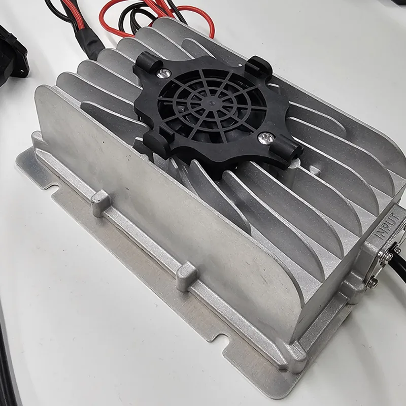 Эксклюзивное быстрое зарядное устройство для гольф-мобиля мощностью 600 Вт